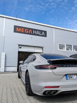 Porsche Panamera na mytí a údržbě volantu